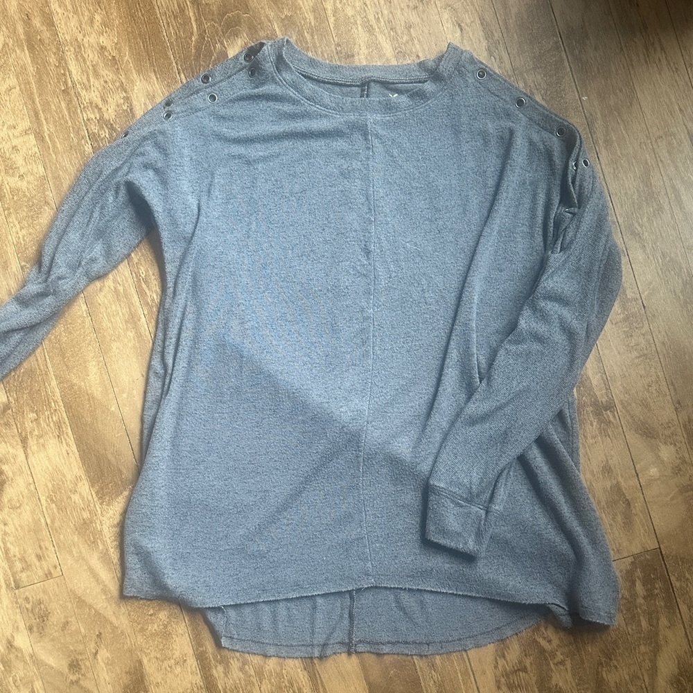 American Eagle Outfitters Women's Long Sleeve Crewneck Top in Heather Blue